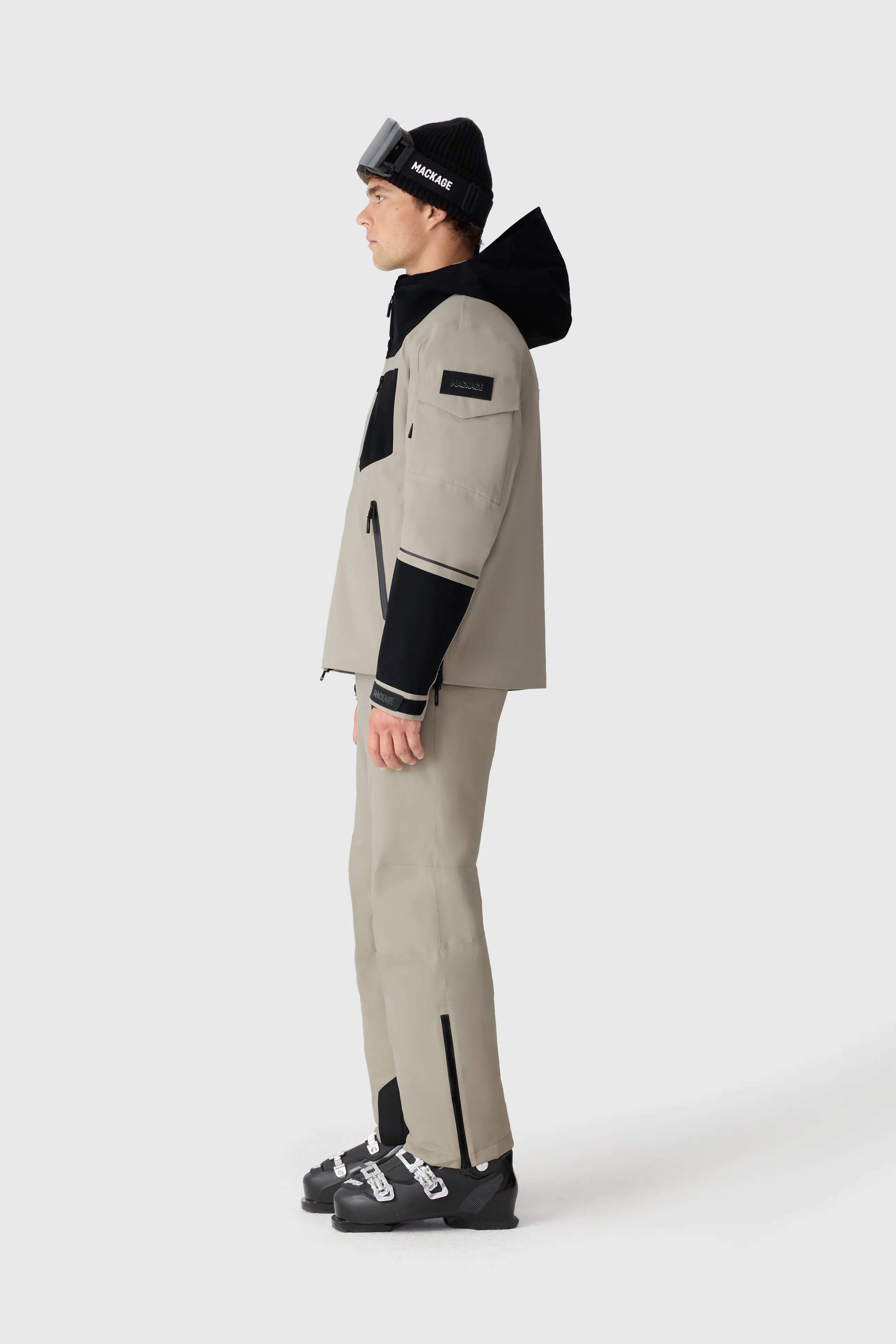 HOLLIS - Image 11